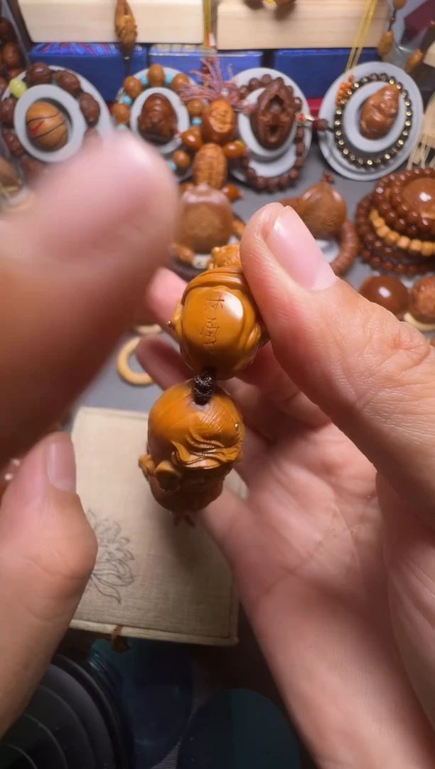 手串橄榄核烫金恶僧