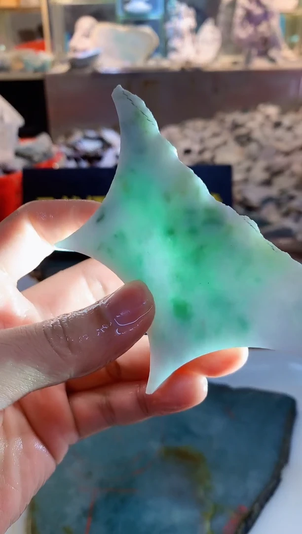 翡翠裸石0朗0翡翠珠宝95