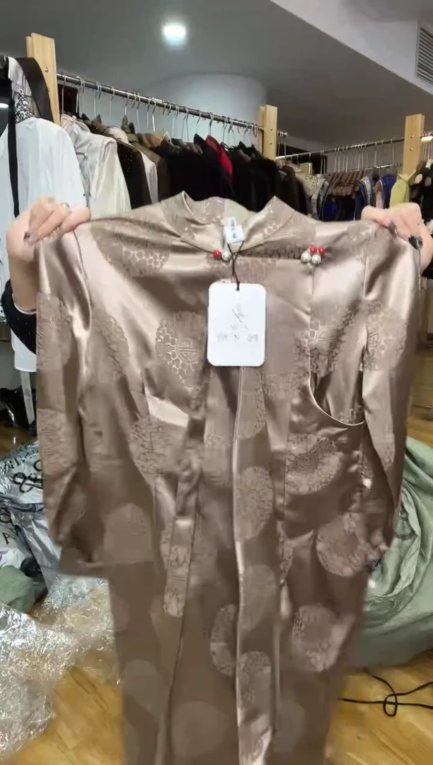 袍子       M码       80-110斤