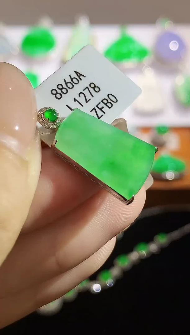 翡翠18K金镶嵌吊坠(不含链)L1278多样性发其一