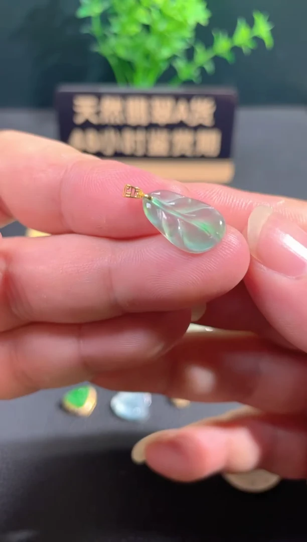 【闪购商品】翡翠颈饰18K金镶嵌翡翠