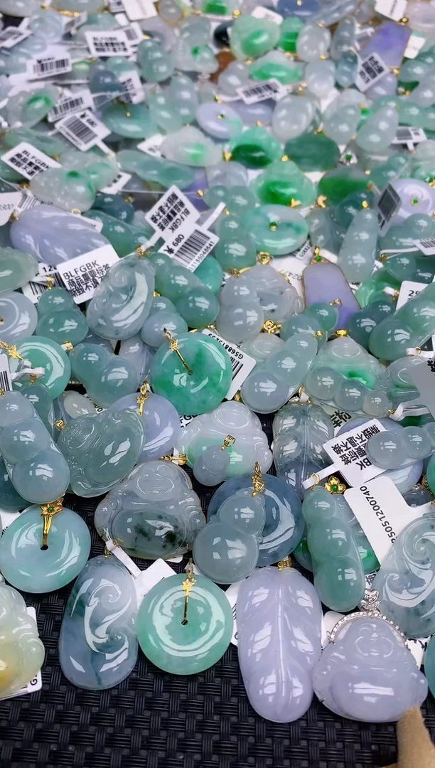 翡翠挂件18K金镶嵌   天然翡翠A货