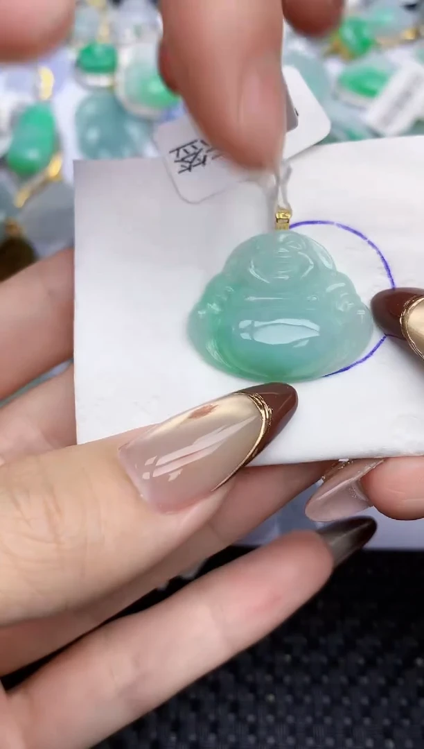 颈饰18K金镶嵌翡翠   天然翡翠A货  百元以上9米证书费自理