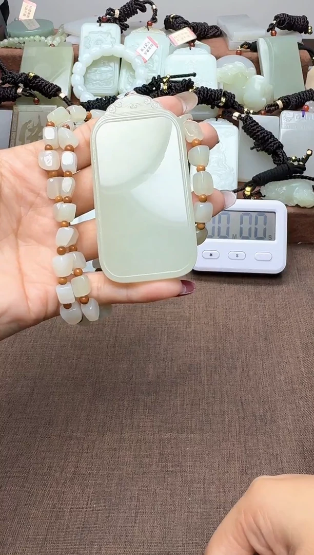 颈饰未镶嵌和田玉1