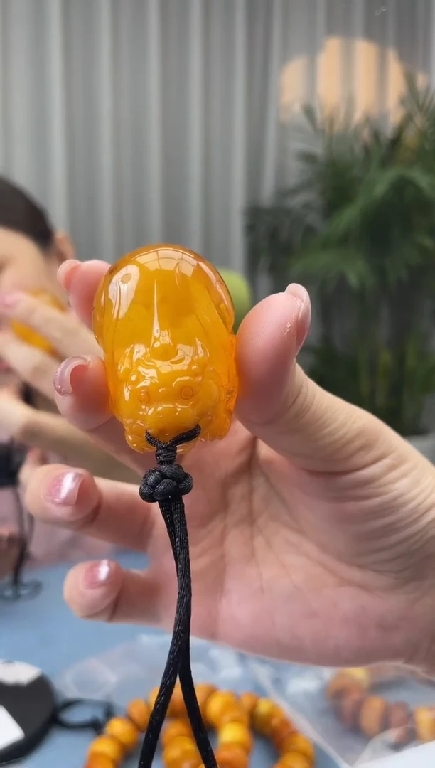 【闪购商品】蜜蜡珠宝奇石未镶嵌假一罚十，微瑕发一件023