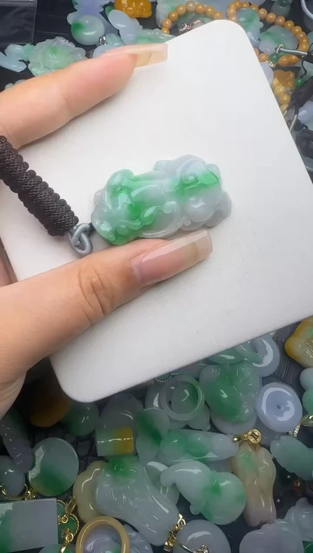 翡翠未镶嵌颈饰天然缅甸翡翠吊坠