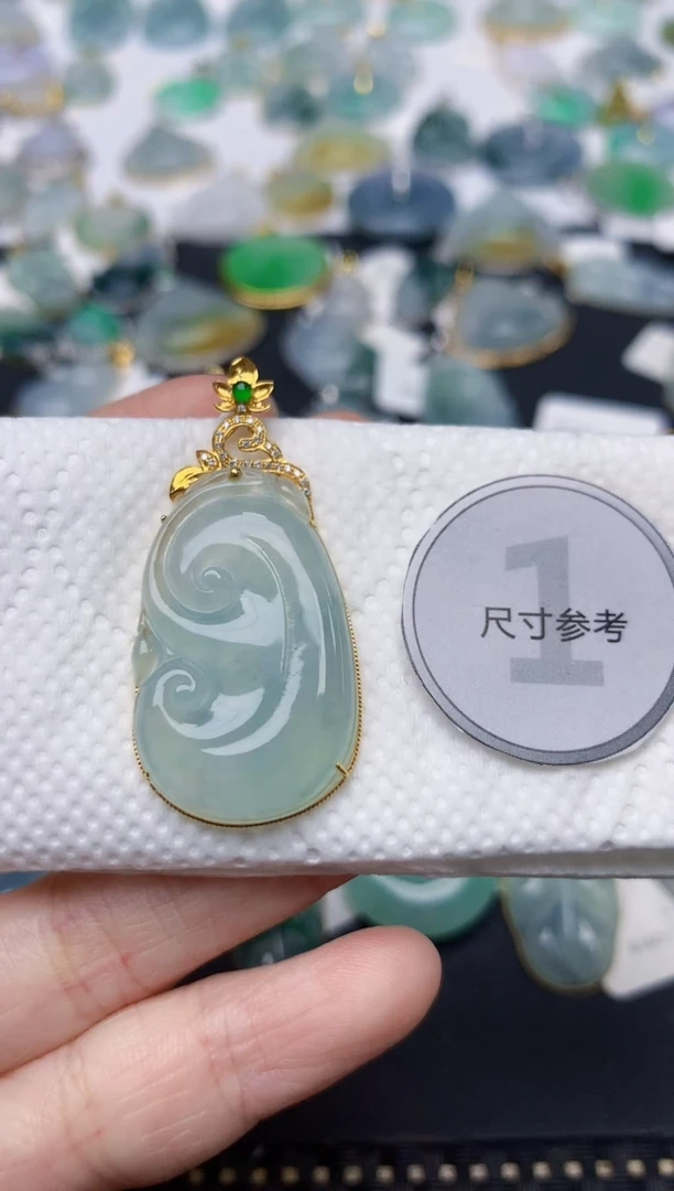 颈饰18K金镶嵌翡翠天然缅甸A货翡翠