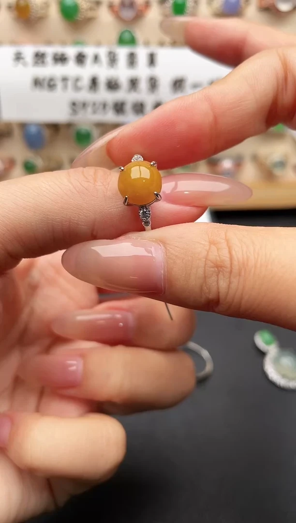 未镶嵌戒指翡翠一物一证一礼盒