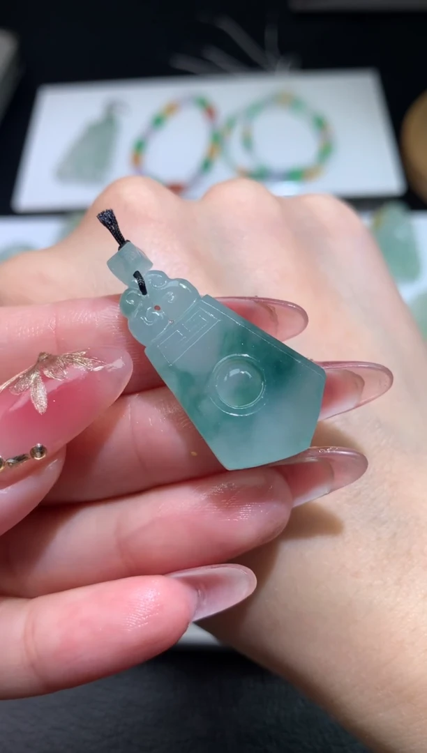 定制翡翠未镶嵌仿古牌