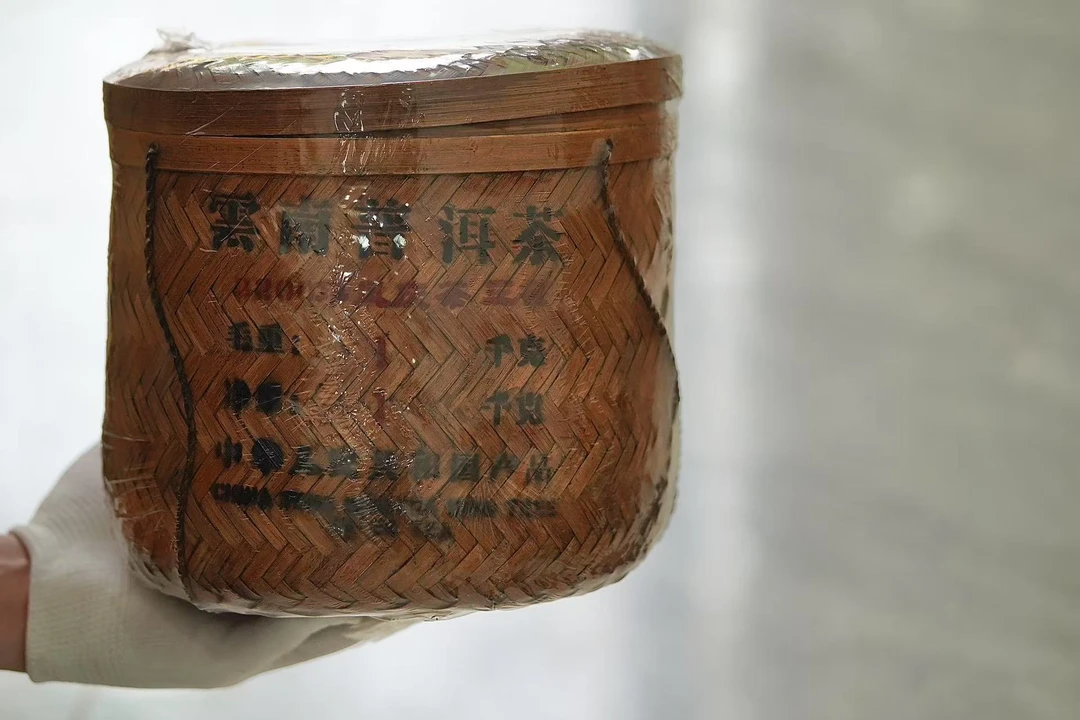 2003年凤庆茶王树散茶普洱生茶1000g