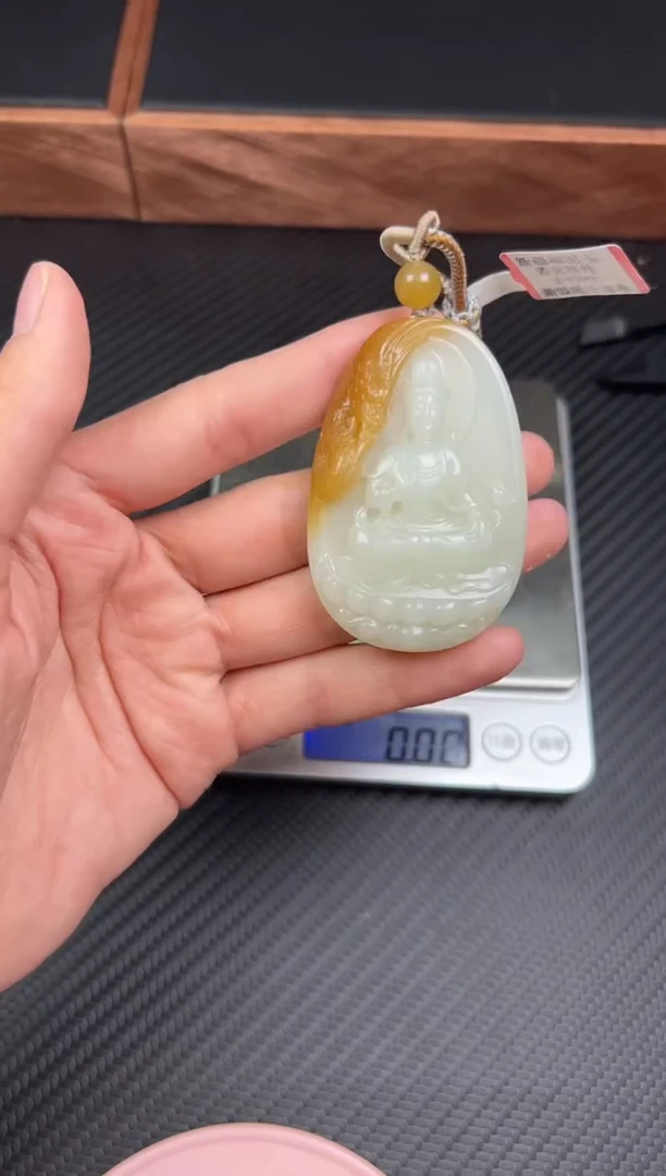和田玉未镶嵌吊坠(赠链)若羌微色差