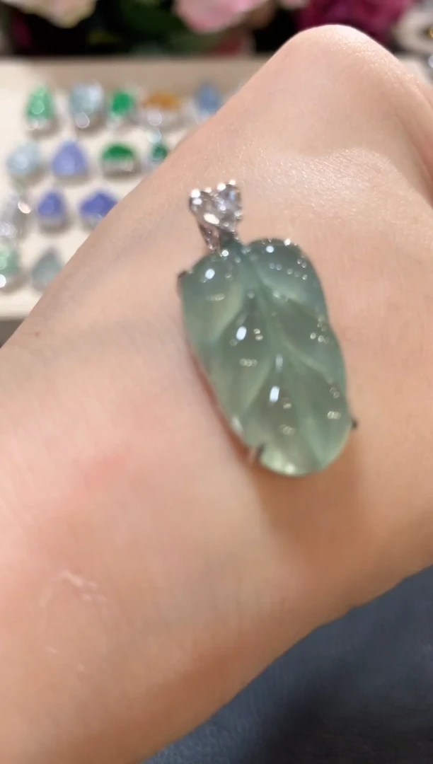 吊坠(不含链)18K金镶嵌翡翠z41