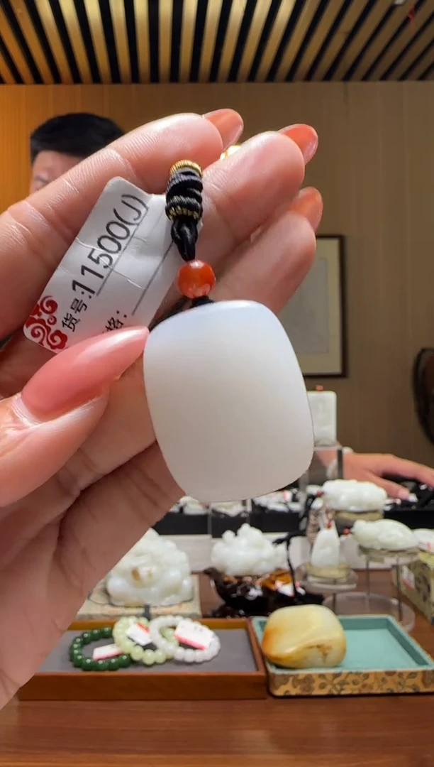 颈饰未镶嵌和田玉J