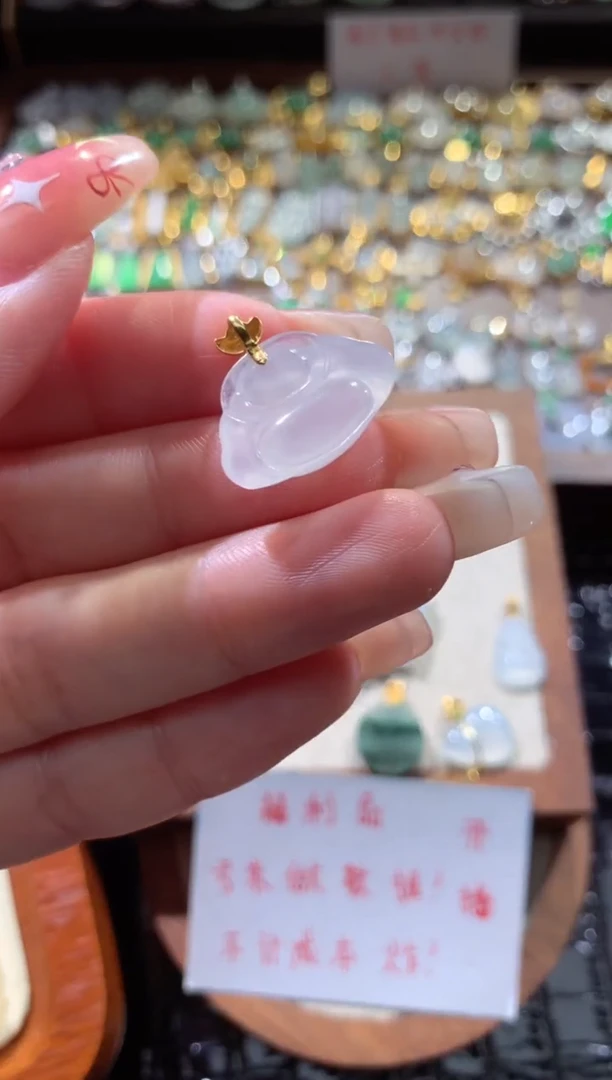 翡翠18K金镶嵌颈饰翡翠