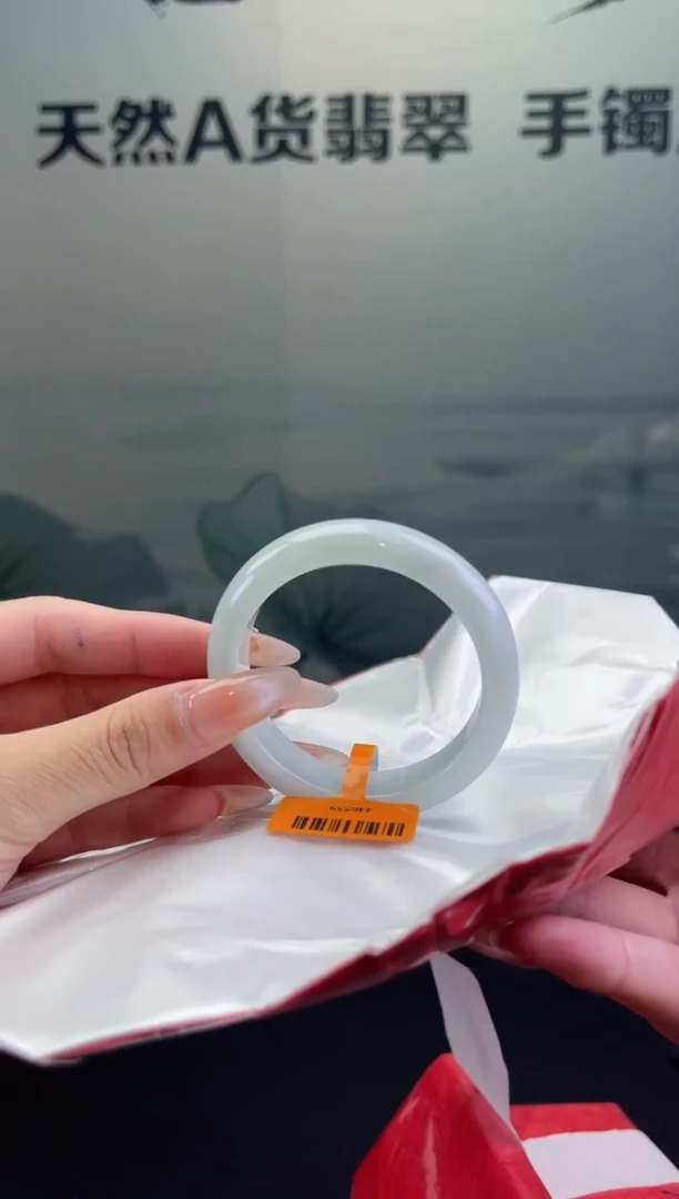 翡翠手镯未镶嵌翡翠手镯