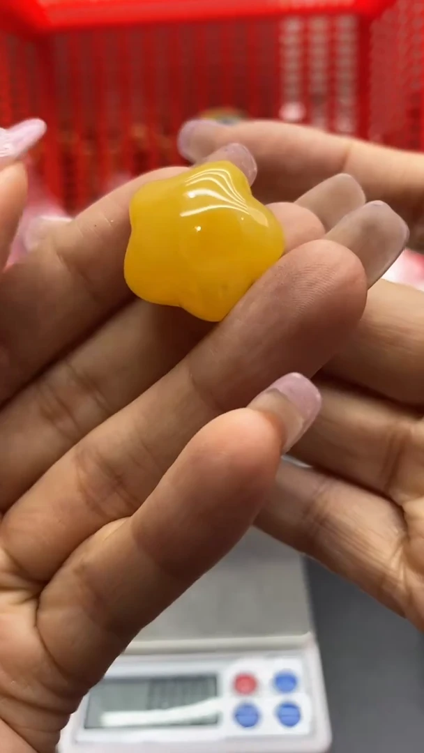 琥珀未镶嵌珠宝奇石333