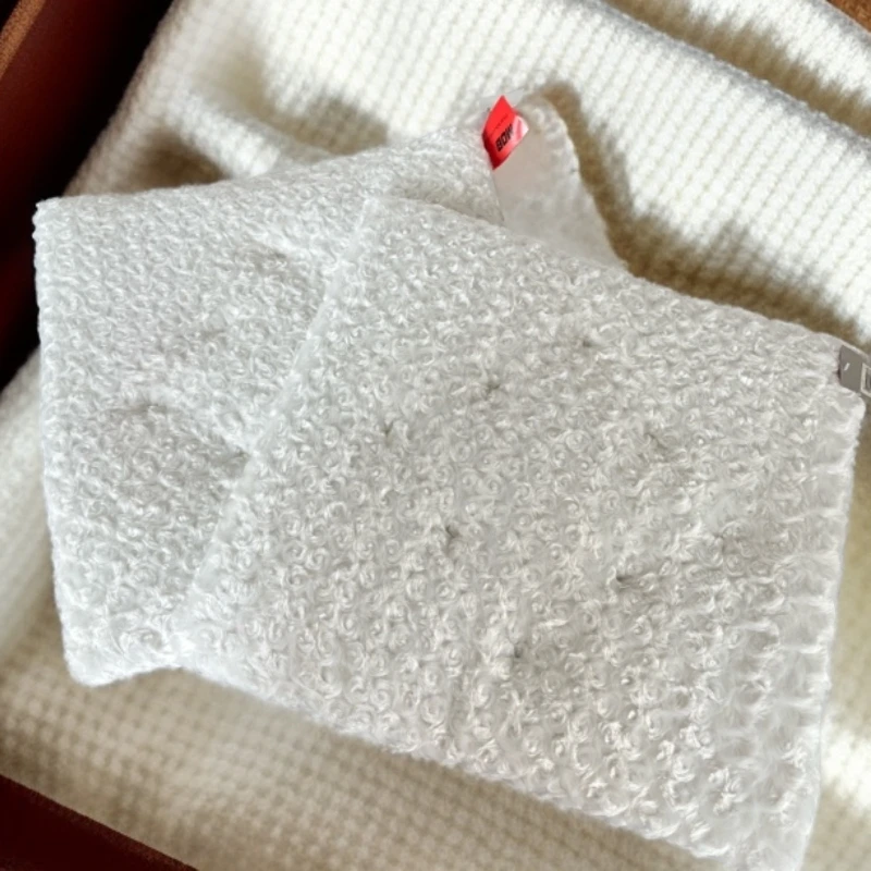 小华约50*50白色双面立体玫瑰仿兔毛加厚坐垫发一对微瑕