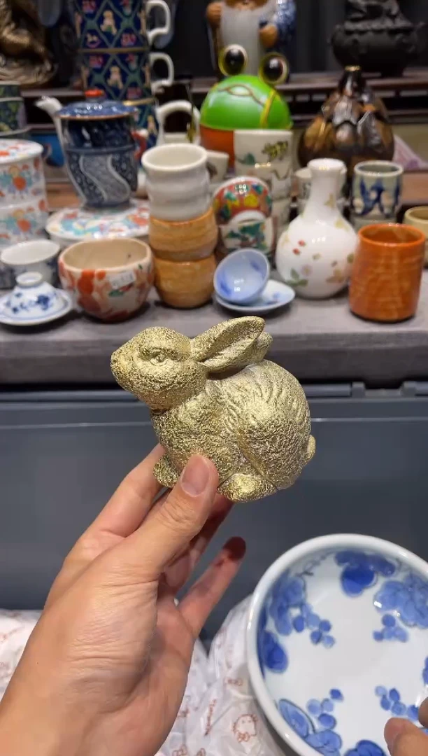 瓷片小兔子金兔子摆件