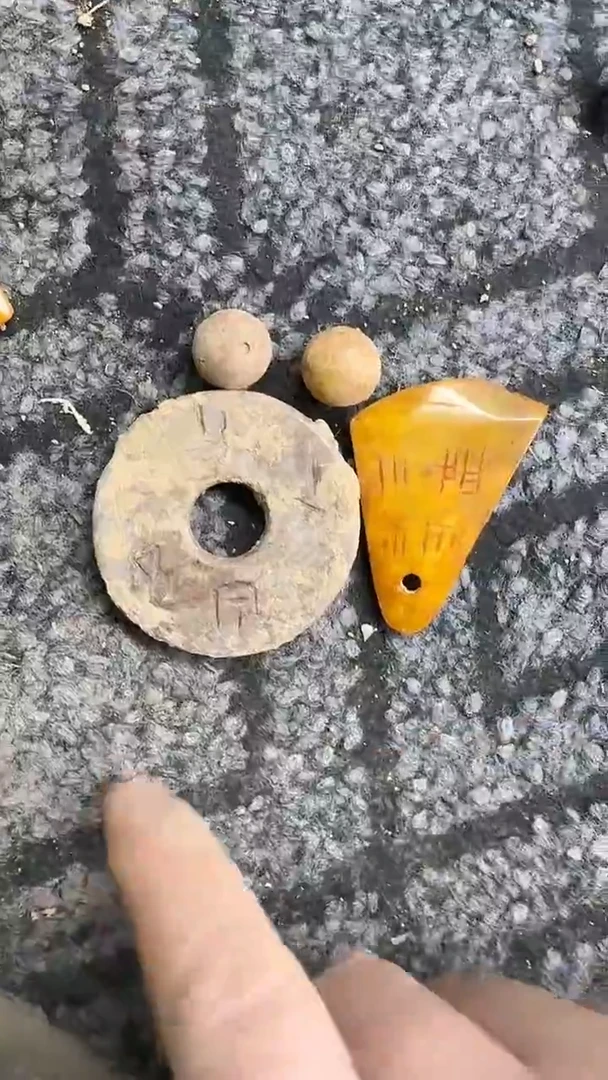 未镶嵌和田玉挂件1