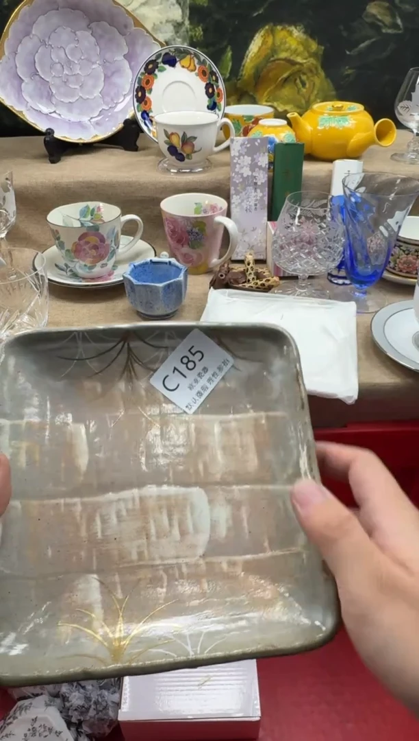 瓷片天**蓝瓷片    C185