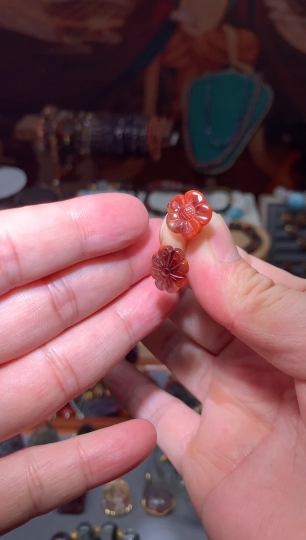未镶嵌珠宝半成品水晶@****鲤红极光太阳花耳钉AB款。