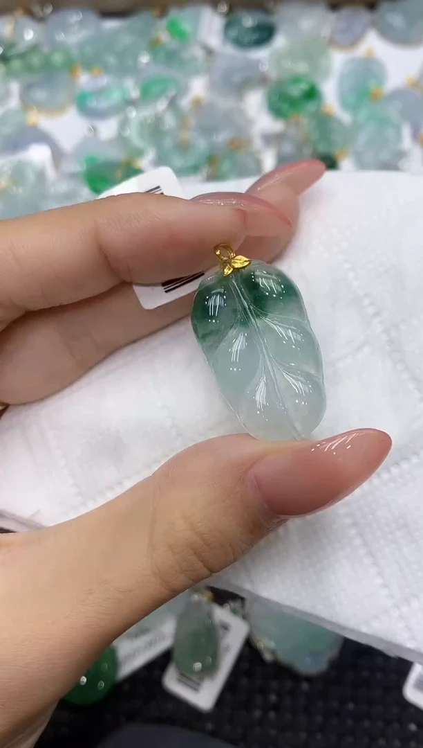 颈饰18K金镶嵌翡翠111111111111