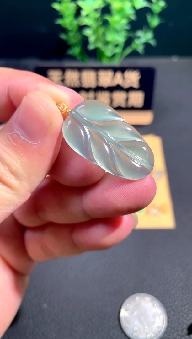 颈饰18K金镶嵌翡翠翡翠