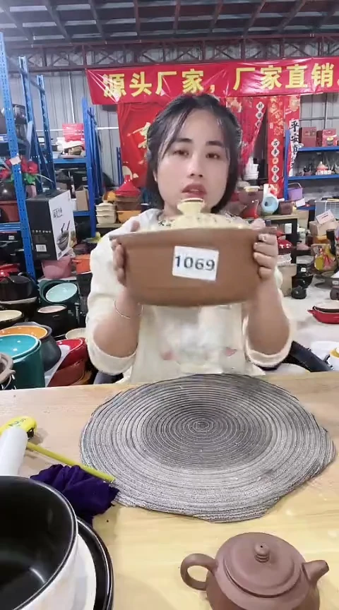 【闪购商品】1069瑕疵2.5咖锅带盖不圆