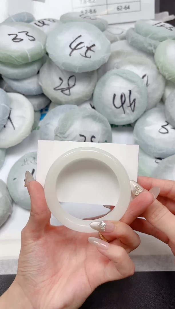 未镶嵌手镯石英质玉105-55.0