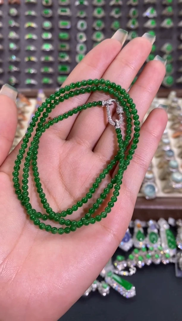 18K金镶嵌戒指翡翠车**影.。。。。