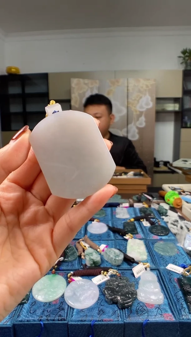 颈饰未镶嵌翡翠多样性发其一