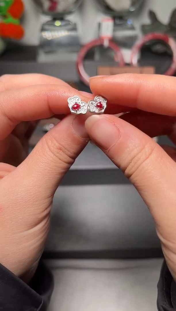 天然辰砂朱砂镶嵌S925银晶体女如意锁耳钉122201