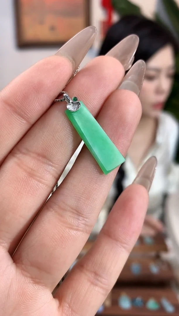 【闪购商品】翡翠吊坠(不含链)18K金镶嵌无事牌