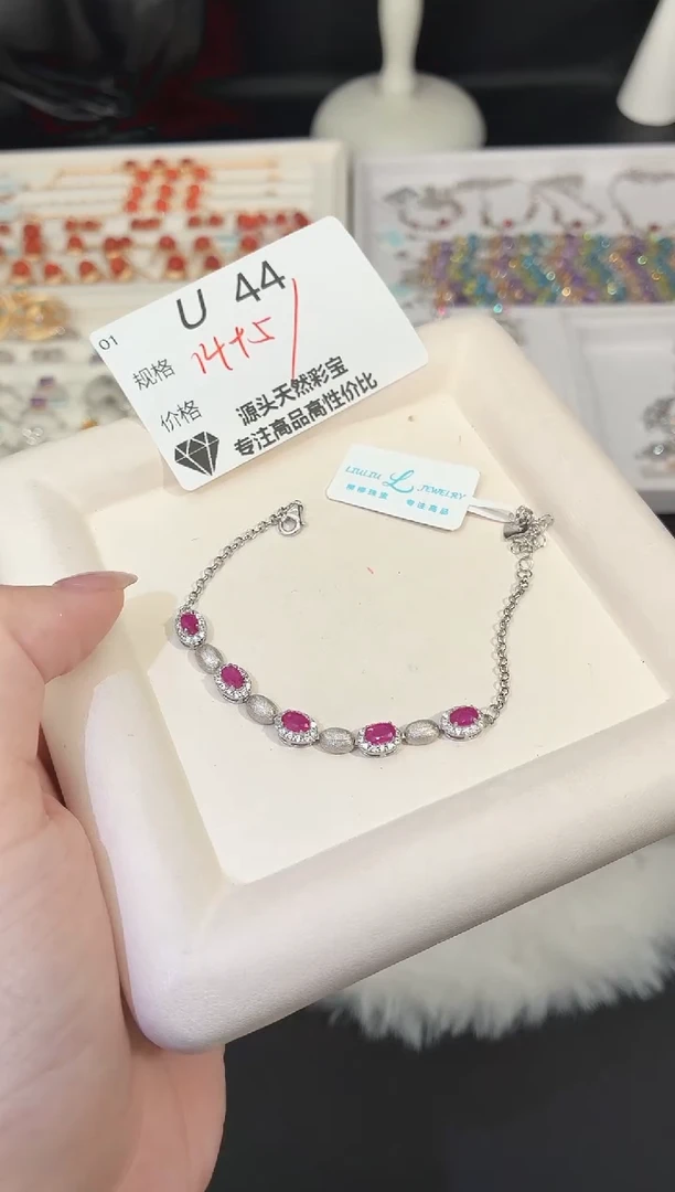 银S925镶嵌手链红宝石多样性发一U44