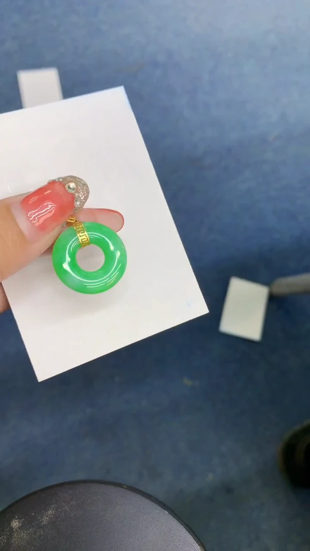 颈饰18K金镶嵌翡翠1