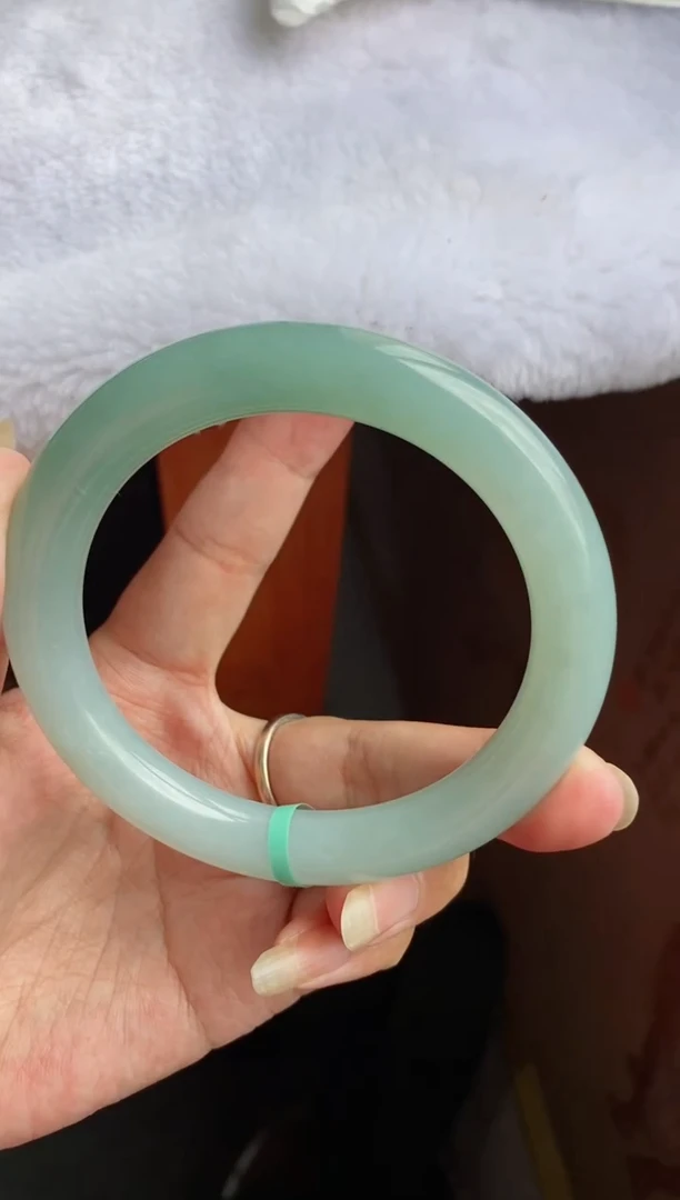 翡翠手镯未镶嵌（冰胶湖水绿）圆条26号