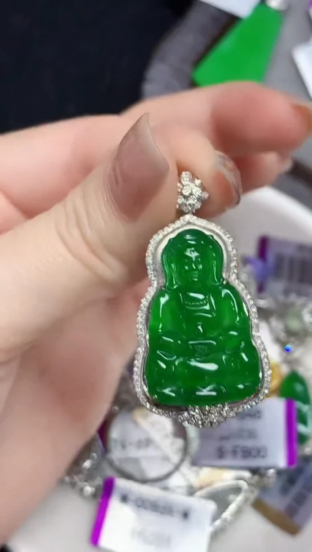吊坠(不含链)18K金镶嵌翡翠多样性发其一