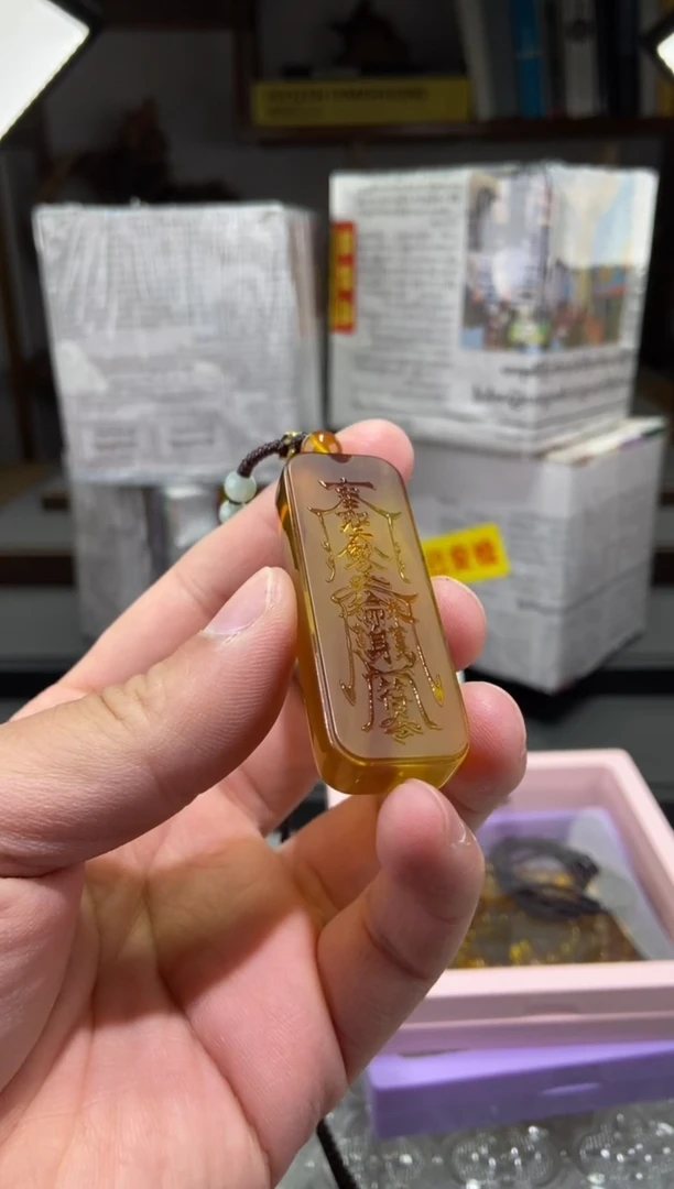 琥珀颈饰未镶嵌护身符