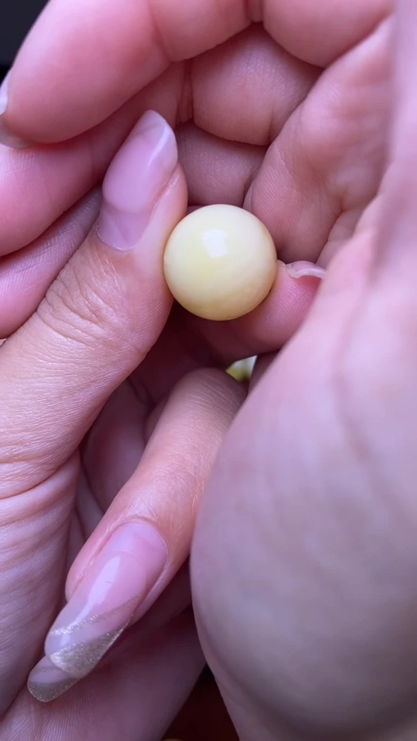 未镶嵌琥珀裸石葵. 3
