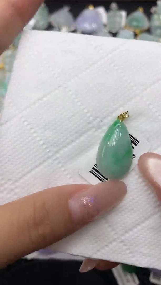 颈饰18K金镶嵌翡翠1111111111