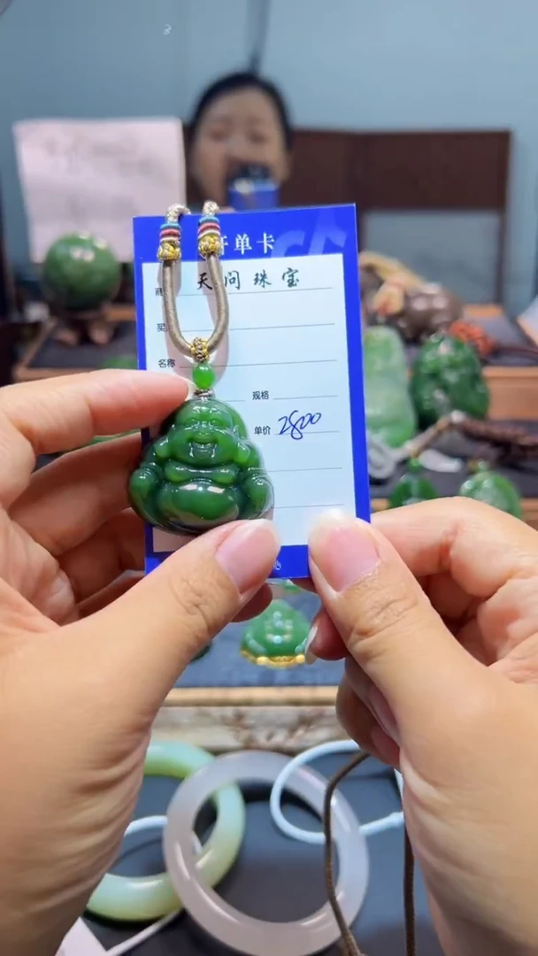 颈饰未镶嵌和田玉（碧玉）?**?1