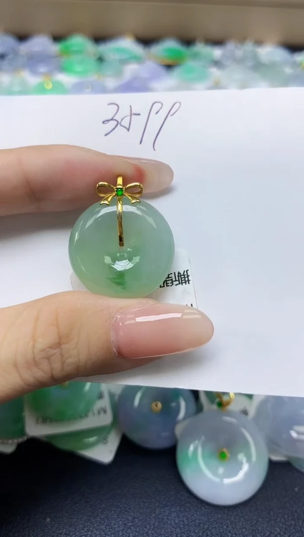 翡翠18K金镶嵌颈饰天然缅甸翡翠A货