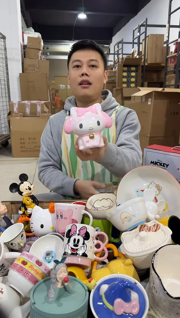 瓷片美乐蒂蹲坐钱罐