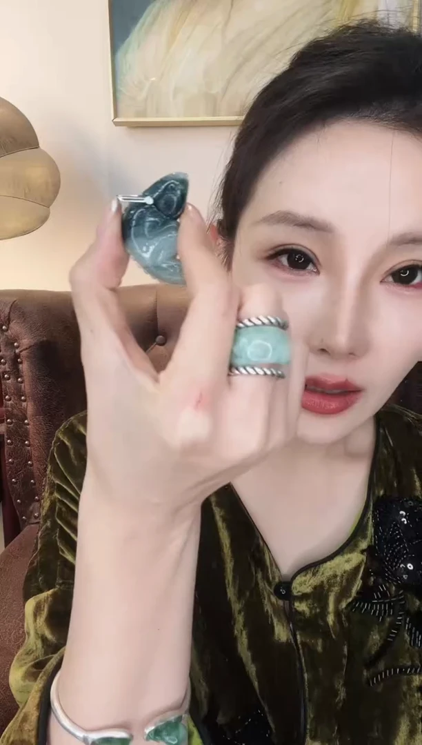 颈饰未镶嵌翡翠叽*?翡翠E180