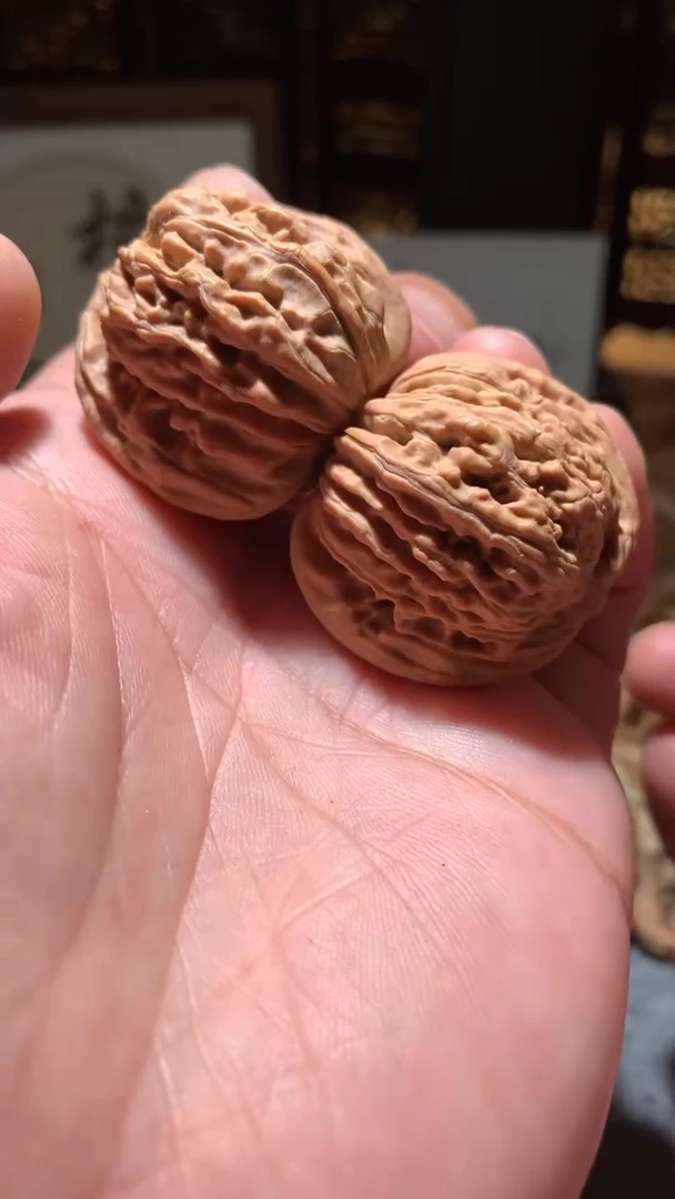 文玩核桃把件【核缘雅趣】36左右汉高楼，同尺寸随机发