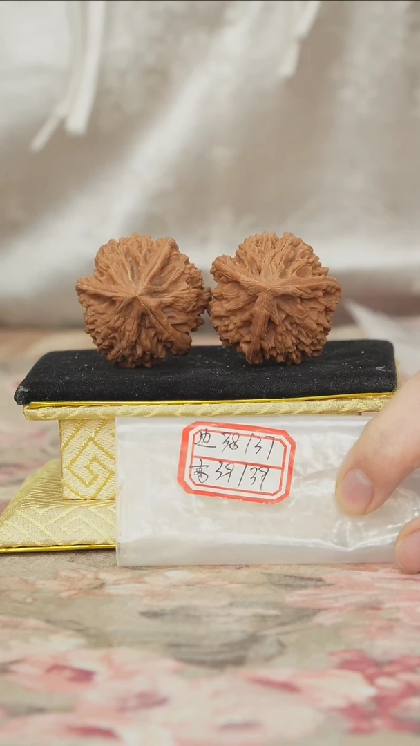 把件文玩核桃文山三棱