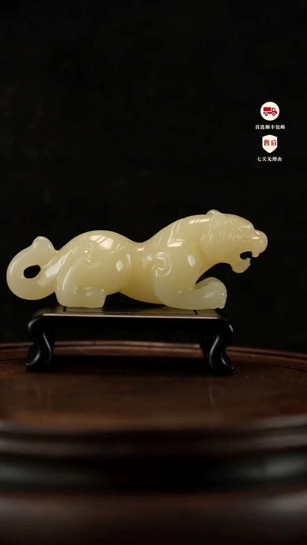 云南石竹叶青雕刻：伏虎手把件摆件镇尺