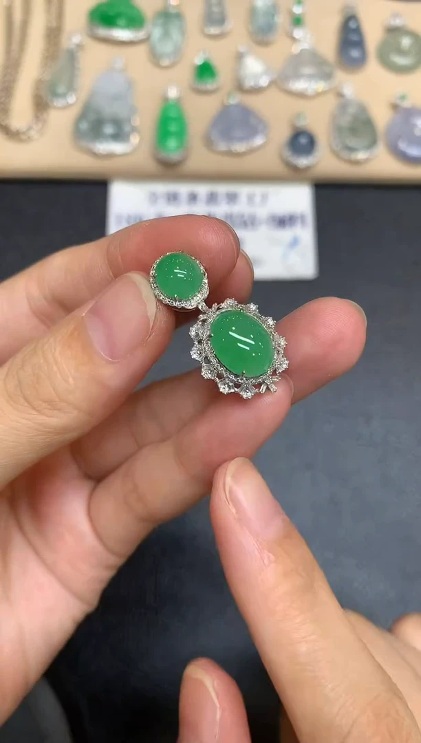 颈饰18K金镶嵌翡翠蛋面【无服务费【48小时鉴赏期】