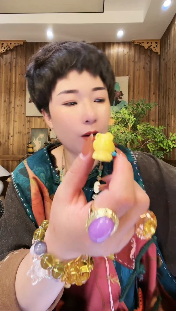 未镶嵌颈饰琥珀00000000406