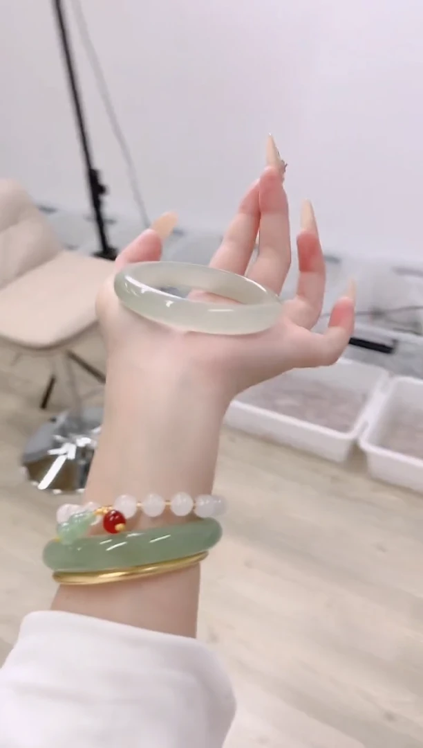 未镶嵌手镯石英质玉100-57D